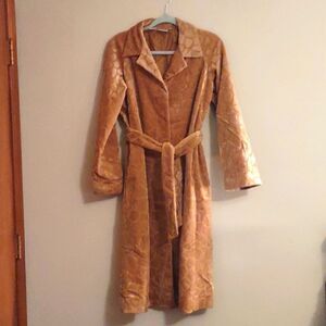 Vintage Newport News women's Size S gold giraffe print brushed long‎ button coat